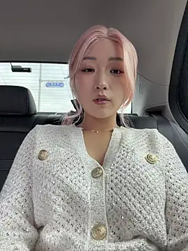 Snapshot of winter11 chatting on 11.26.25 winter11 online show from 11.26.25