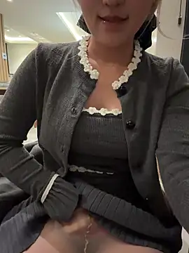 Snapshot of winter11 chatting on 11.28.25 winter11 online show from 11.28.25