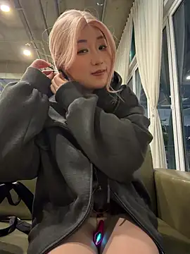 Snapshot of winter11 chatting on 11.29.25 winter11 online show from 11.29.25