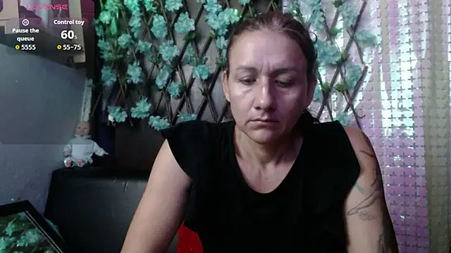 Snapshot of darling_hott chatting on 01.16.26 darling hott online show from 01.16.26