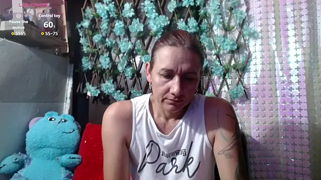 Snapshot of darling_hott chatting on 01.19.26 darling hott online show from 01.19.26