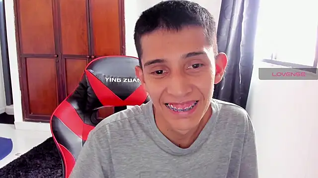 Snapshot of gomitaboy_1 chatting on 09.23.25 gomitaboy 1 online show from 09.23.25