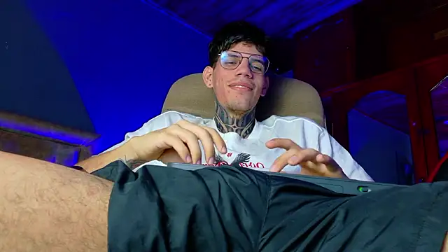 Snapshot of david_huge chatting on 02.13.26 david huge online show from 02.13.26