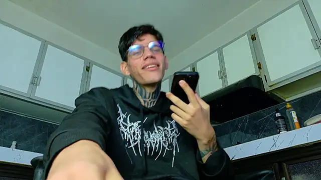 Snapshot of david_huge chatting on 02.20.26 david huge online show from 02.20.26