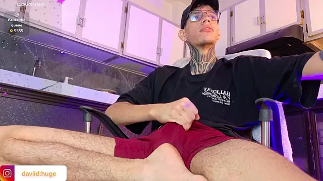 Snapshot of david_huge chatting on 02.25.26 david huge online show from 02.25.26