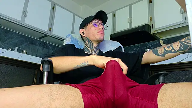 Snapshot of david_huge chatting on 02.27.26 david huge online show from 02.27.26