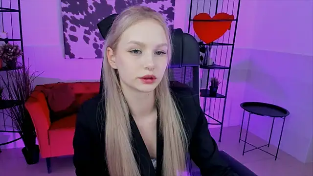 AvaDaviis online show from 10.06.25