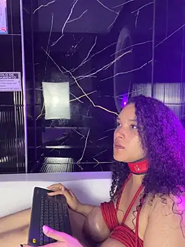 Snapshot of ivonne_diaz1 chatting on 04.19.26 ivonne diaz1 online show from 04.19.26