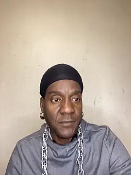 Snapshot of Kingdinyxxx chatting on 10.11.25 Kingdinyxxx online show from 10.11.25