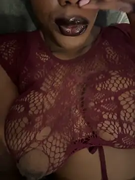 Snapshot of bustyblackebony chatting on 10.14.25 bustyblackebony online show from 10.14.25