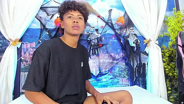 MilthonDelis online show from 10.22.25