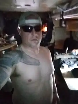 Snapshot of JoeyUhOh chatting on 11.26.25 JoeyUhOh online show from 11.26.25