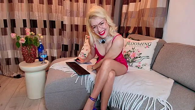 Snapshot of Hellen_TheSoul chatting on 04.24.26 Hellen TheSoul online show from 04.24.26