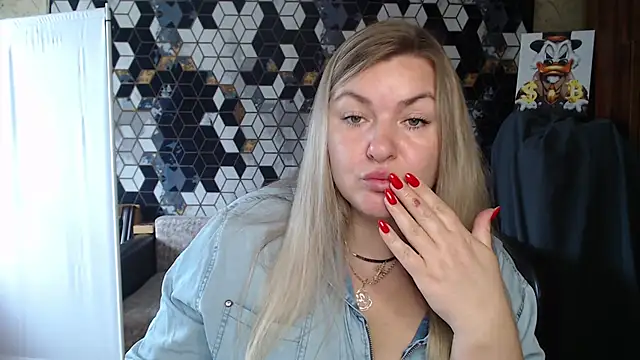 Snapshot of NikaSkylink chatting on 05.13.26 NikaSkylink online show from 05.13.26