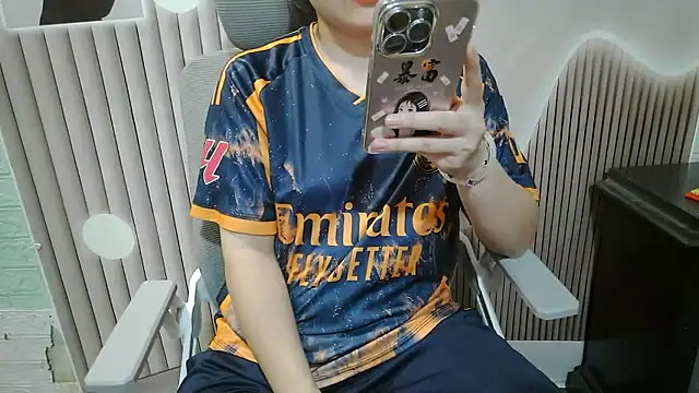 Snapshot of Emachiii chatting on 09.09.25 Emachiii online show from 09.09.25