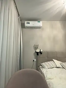 Ashley Roys online show from 02.22.26