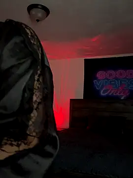 Snapshot of MamaSpicy chatting on 09.15.25 MamaSpicy online show from 09.15.25