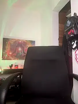 Snapshot of MamaSpicy chatting on 10.05.25 MamaSpicy online show from 10.05.25