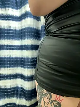 Snapshot of MamaSpicy chatting on 10.12.25 MamaSpicy online show from 10.12.25