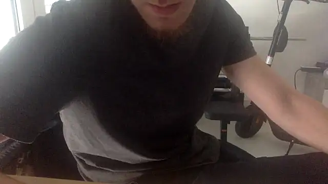 Snapshot of Dareeee93 chatting on 05.13.26 Dareeee93 online show from 05.13.26
