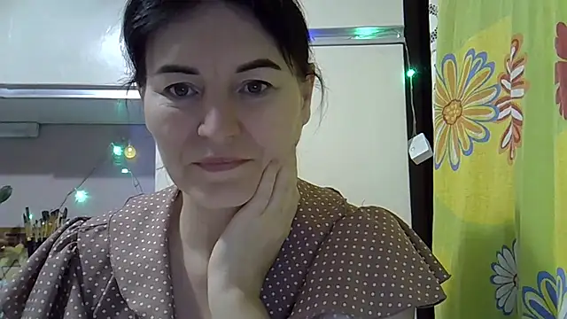 Krystal 82 online show from 10.26.25