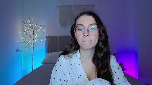 Snapshot of Real_cutie1 chatting on 03.05.26 Real cutie1 online show from 03.05.26