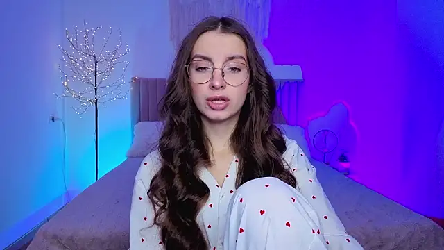 Snapshot of Real_cutie1 chatting on 03.06.26 Real cutie1 online show from 03.06.26