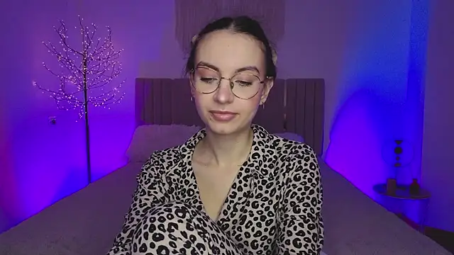 Snapshot of Real_cutie1 chatting on 03.18.26 Real cutie1 online show from 03.18.26