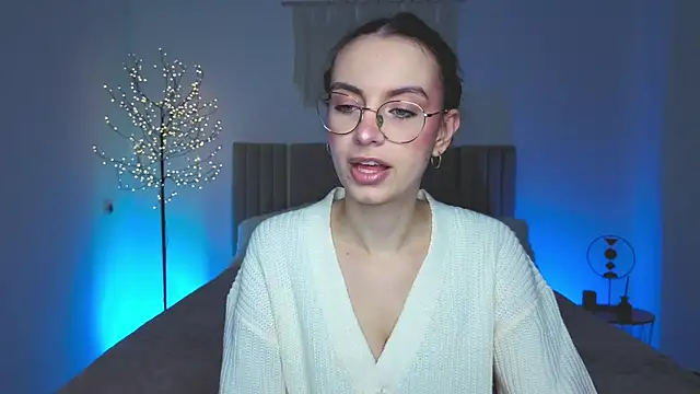 Snapshot of Real_cutie1 chatting on 03.24.26 Real cutie1 online show from 03.24.26