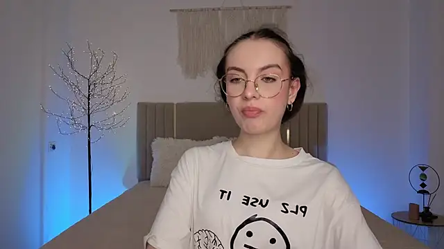 Snapshot of Real_cutie1 chatting on 03.27.26 Real cutie1 online show from 03.27.26