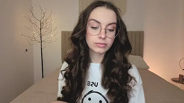 Snapshot of Real_cutie1 chatting on 03.28.26 Real cutie1 online show from 03.28.26