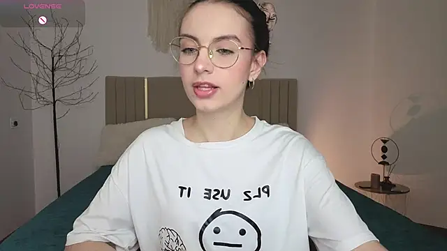 Snapshot of Real_cutie1 chatting on 03.30.26 Real cutie1 online show from 03.30.26