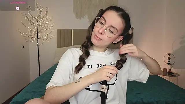 Snapshot of Real_cutie1 chatting on 03.31.26 Real cutie1 online show from 03.31.26