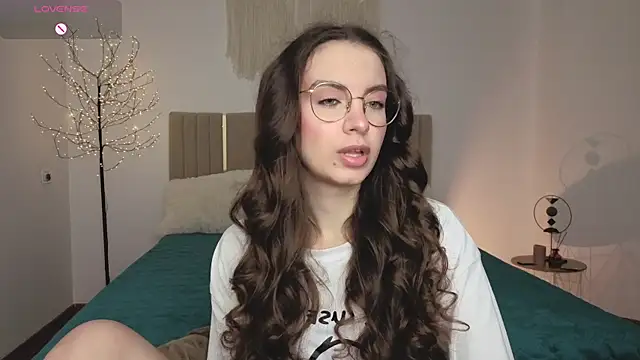 Snapshot of Real_cutie1 chatting on 04.01.26 Real cutie1 online show from 04.01.26