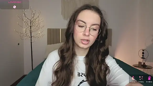 Snapshot of Real_cutie1 chatting on 04.01.26 Real cutie1 online show from 04.01.26