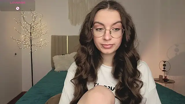 Snapshot of Real_cutie1 chatting on 04.03.26 Real cutie1 online show from 04.03.26