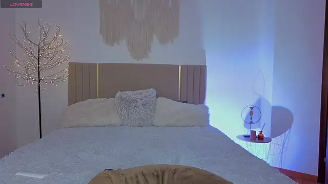 Snapshot of Real_cutie1 chatting on 04.07.26 Real cutie1 online show from 04.07.26