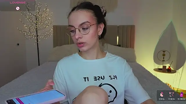 Snapshot of Real_cutie1 chatting on 04.08.26 Real cutie1 online show from 04.08.26