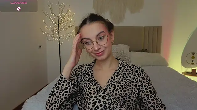 Snapshot of Real_cutie1 chatting on 04.09.26 Real cutie1 online show from 04.09.26