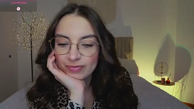 Snapshot of Real_cutie1 chatting on 04.11.26 Real cutie1 online show from 04.11.26