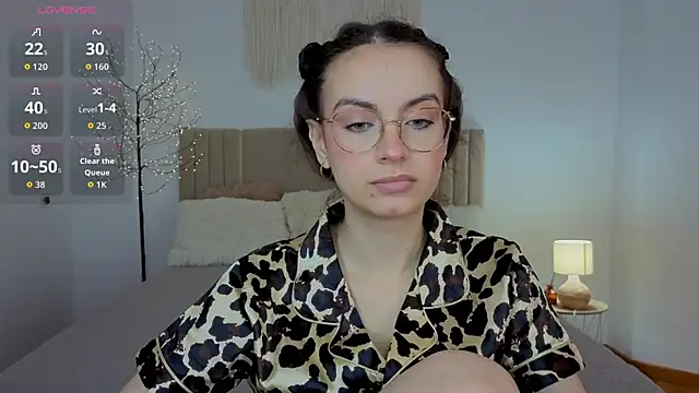 Snapshot of Real_cutie1 chatting on 07.15.26 Real cutie1 online show from 07.15.26