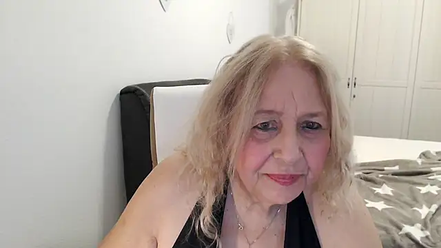 Snapshot of SusiLifeXXX chatting on 06.18.26 SusiLifeXXX online show from 06.18.26