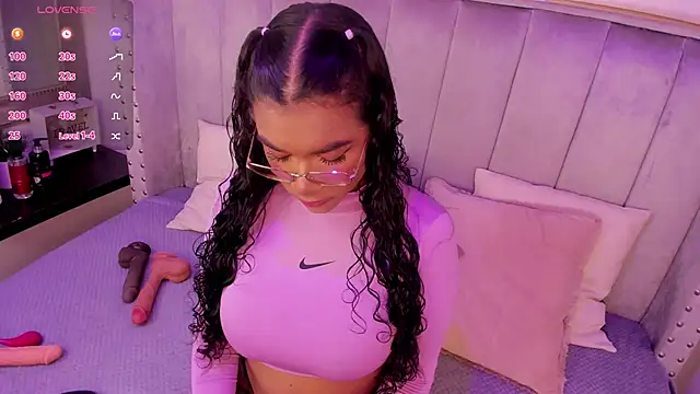 Snapshot of Seshat_Hitt chatting on 11.06.25 Seshat Hitt online show from 11.06.25