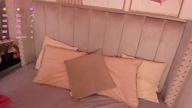 Snapshot of Seshat_Hitt chatting on 11.27.25 Seshat Hitt online show from 11.27.25