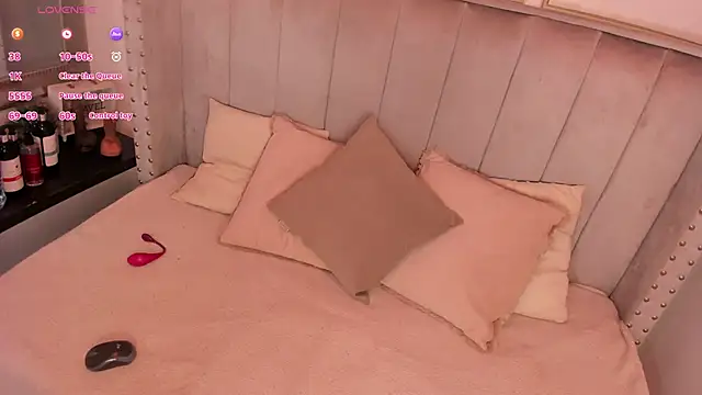 Snapshot of Seshat_Hitt chatting on 12.02.25 Seshat Hitt online show from 12.02.25