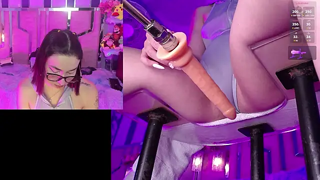 Snapshot of NicoleFerrel chatting on 04.26.26 NicoleFerrel online show from 04.26.26
