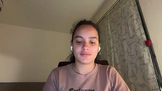 Snapshot of Maia_Park chatting on 05.02.26 Maia Park online show from 05.02.26