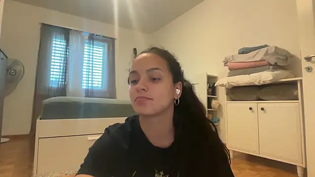 Snapshot of Maia_Park chatting on 05.10.26 Maia Park online show from 05.10.26