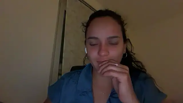 Snapshot of Maia_Park chatting on 05.29.26 Maia Park online show from 05.29.26