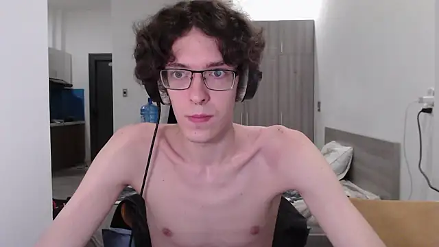 Snapshot of LovesomeCookie chatting on 11.06.25 LovesomeCookie online show from 11.06.25